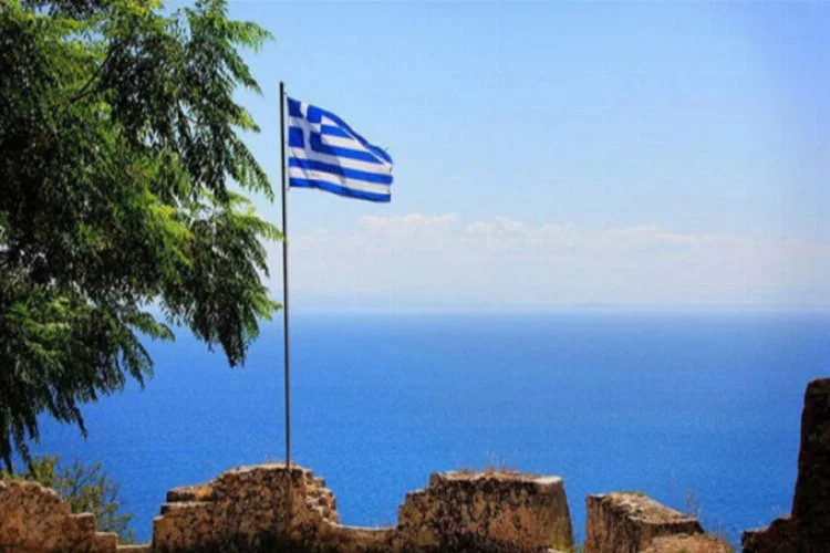 Yunanistan, İyon Denizi'nde kara sularının 12 mile çıkarıyor