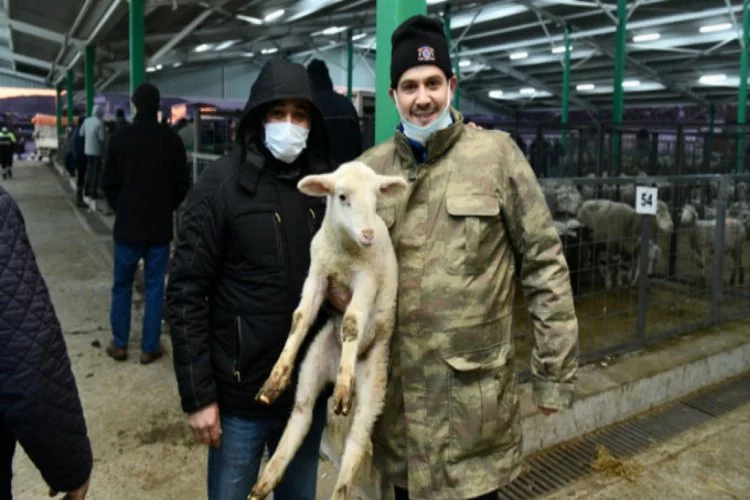 Bursa Mustafakemalpaşa'da hayvan pazarında üreticilerin yüzü gülüyor