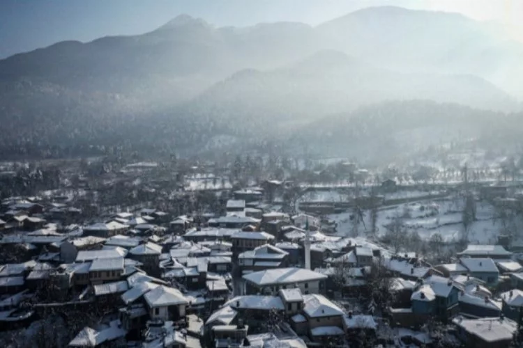 Bursa'nın 700 yıllık 'Osmanlı Köyü'nde kar güzelliği