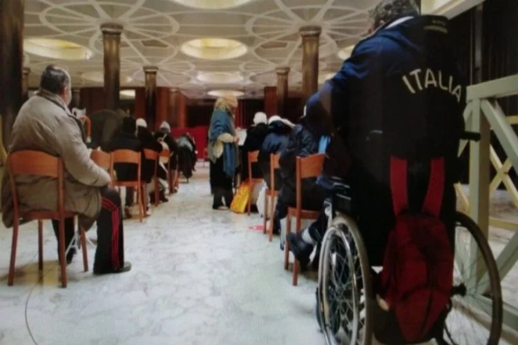 Roma'daki evsizlere Vatikan'da koronavirüs aşısı yapılıyor