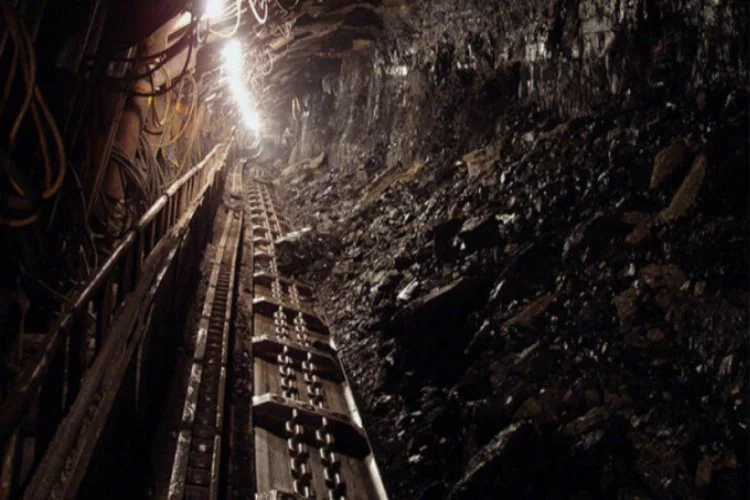Çöken madendeki madenciler 15 gün daha bekleyecek!