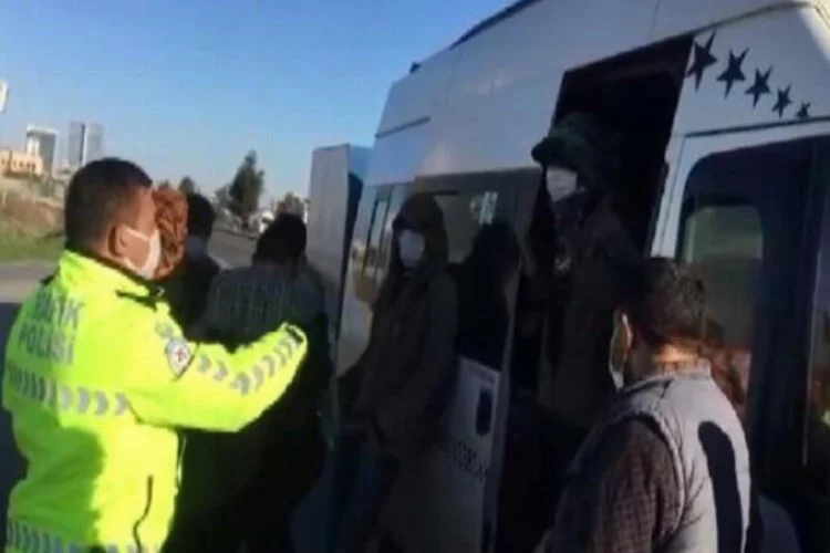 Adana'da 18 kişilik midibüsten 34 yolcu indi