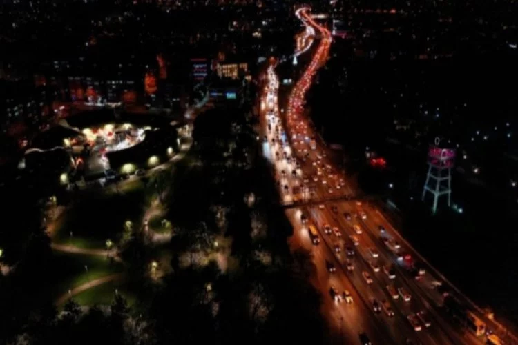 Bursa'da sokağa çıkma kısıtlaması öncesi trafikte yoğunluk!
