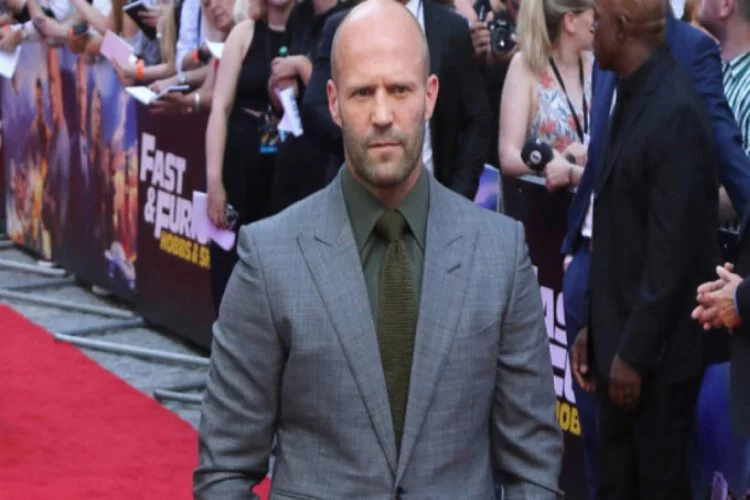 Aktör Jason Statham, kurşun geçirmez camlı villada kalıyor