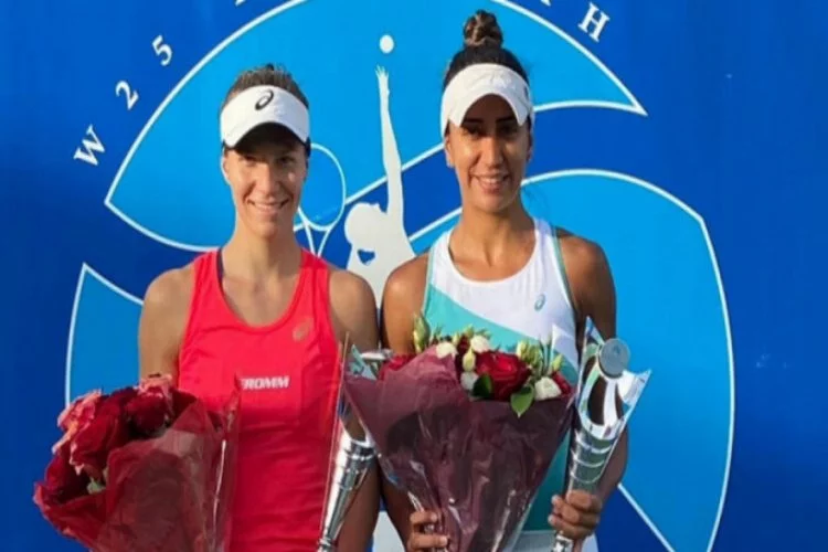 Milli tenisçi Çağla Büyükakçay'dan çiftler şampiyonluğu