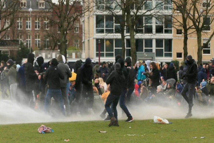 Hollanda'daki protestolar Lahey kentine de sıçradı