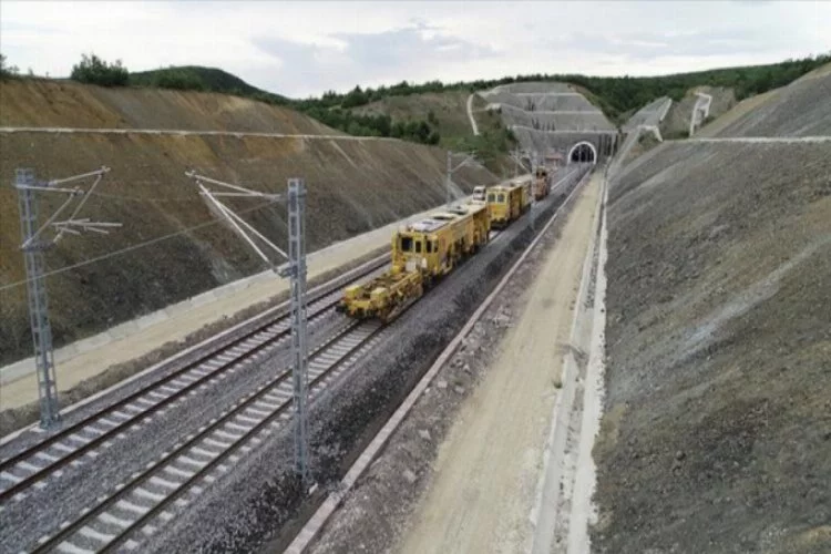 Ankara-Sivas YHT hattının performans testlerini yapacak tren yola çıktı
