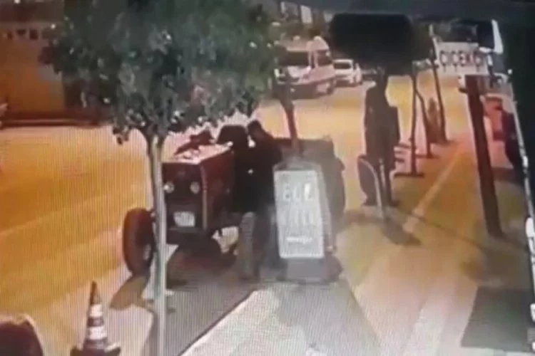 Bursa'da 2 traktörü çalan hırsız üçüncüsünü çalarken yakalandı!