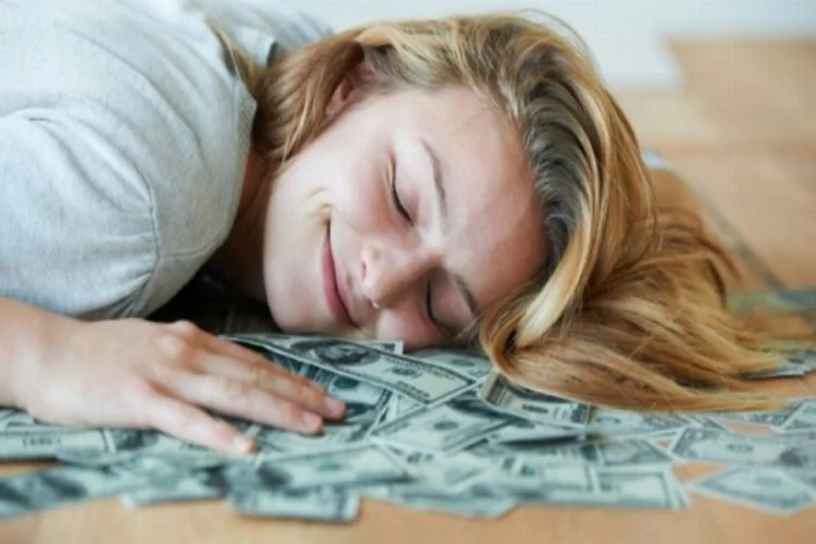 Bilim adamları mutluluğun parayla satın alınabileceğini kanıtladı