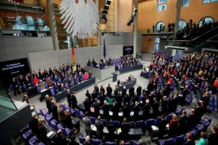 Almanya parlamentosu Nazi kurbanlarını andı