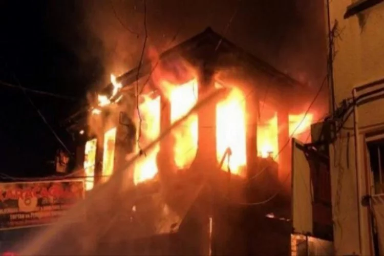 Yangında 10 iş yerinde büyük çapta hasar oluştu