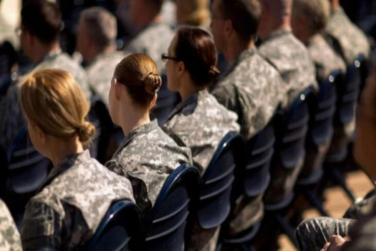 ABD ordusundaki kadınlara oje ve ruj kullanma izni