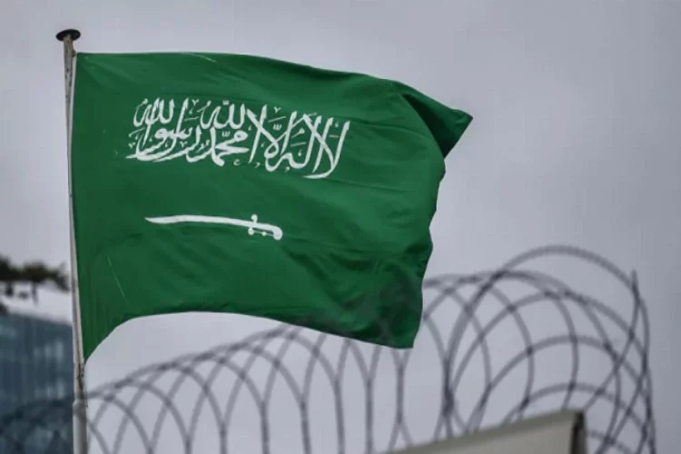 Suudi yazardan bayrak değişikliği teklifi! "Şiddete karşı olduğumuzu..."