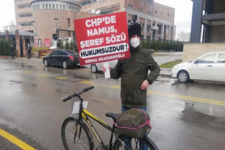 İBB'de işten çıkarılan işçi, CHP Genel Merkezi önünde tepki gösterdi