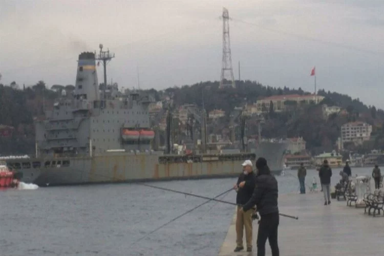 Amerikan savaş gemisi İstanbul Boğazı'ndan geçti
