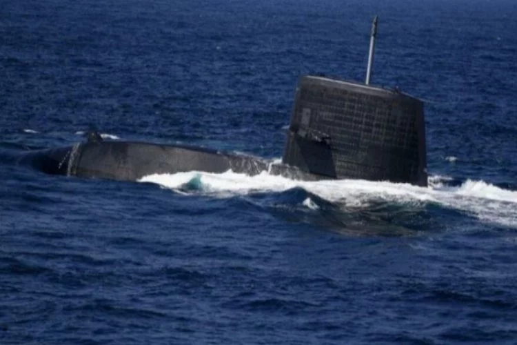 Japon denizaltısı gemi ile çarpıştı