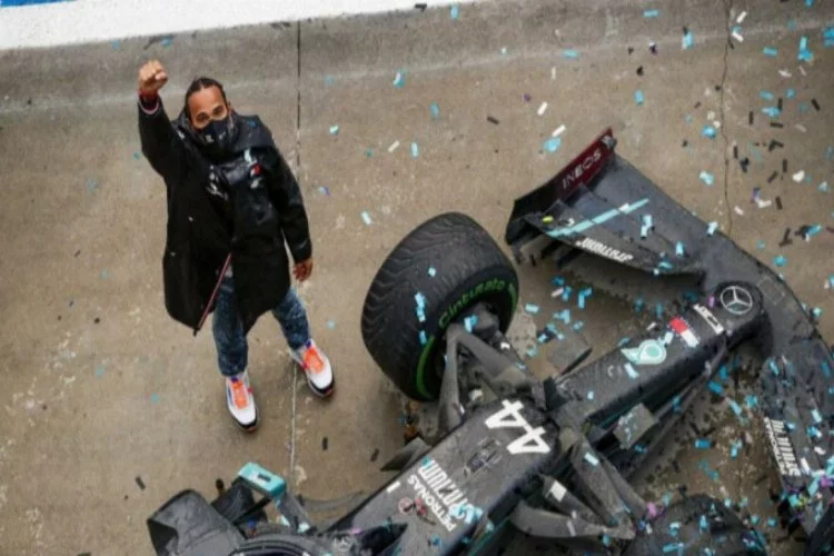 Mercedes ile Lewis Hamilton yeni sözleşme imzaladı