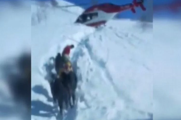 Ambulans helikopteri kar üzerine indi!