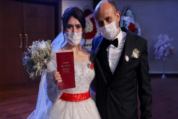 Vali Yerlikaya'nın otele yerleştirdiği evsiz çift evlendi