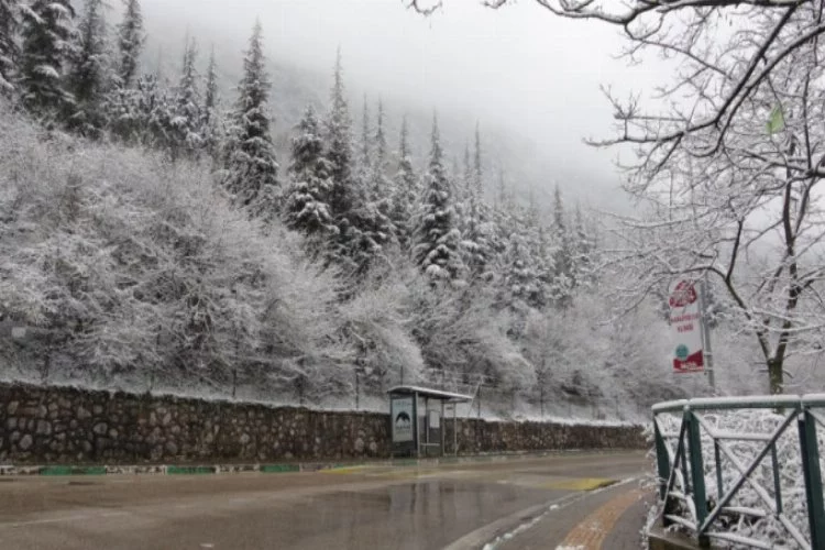 Kar yağışı Bursa'yı beyaza bürüdü!