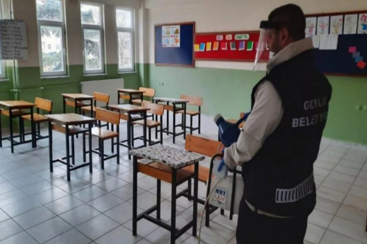 Bursa Gemlik Belediyesi okulları dezenfekte etti