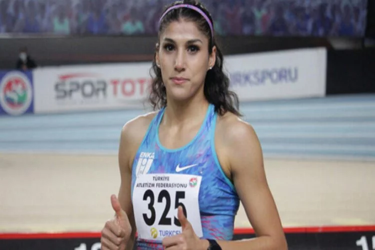 Milli atlet Elif Polat'tan 300 metre salon rekoru