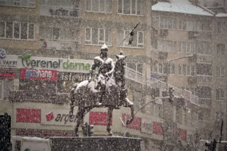 Yoğun kar altında Bursa bir başka güzel!