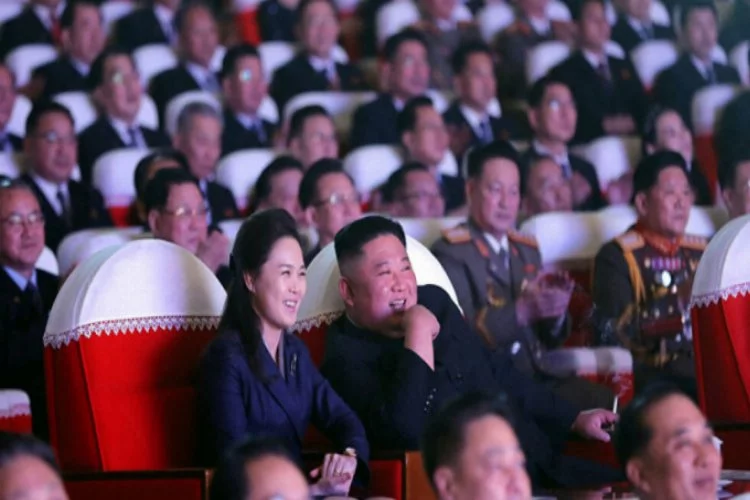 Kuzey Kore lideri Kim'in eşi Ri 1 yıl sonra kameralar karşısında
