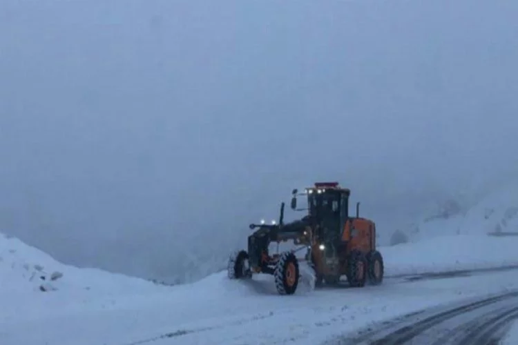Kar nedeniyle ulaşıma kapatılan Tunceli-Erzincan yolu açıldı