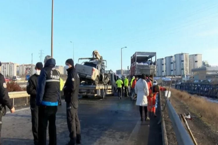 Ankara'da iki kamyonet çarpıştı! 1 ölü, 1 yaralı