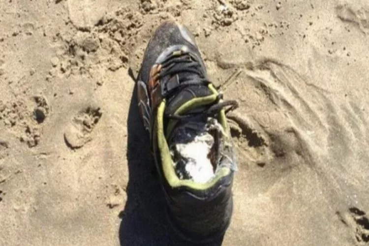 Sahile vuran onlarca ayakkabının içinde kopmuş ayaklar bulundu