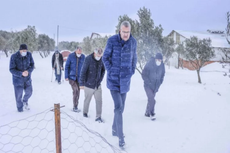 Bursa Karacabey Belediyesi ekipleri, kar nedeniyle yoğun mesai yaptı