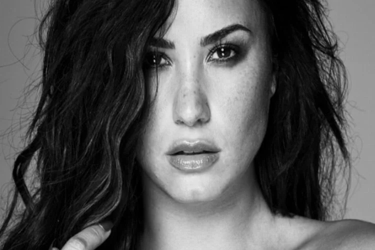 ABD'li şarkıcı Demi Lovato: Uyuşturucudan felç ve kalp krizi geçirdim