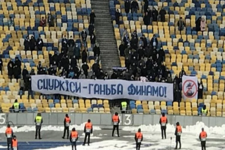 "Dinamo Kiev'in utancı defol Lucescu"