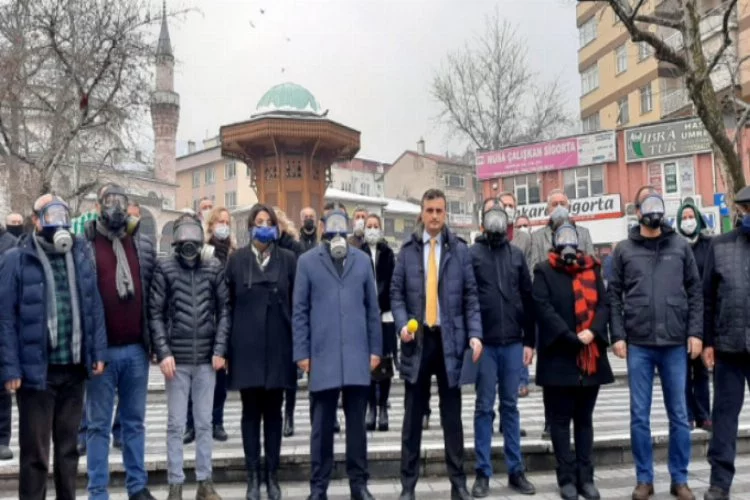 Bursa'da İYİ Parti'den hava kirliliğine gaz maskeli tepki!