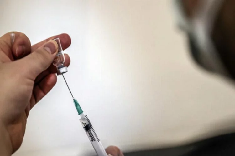 İzmir'de 425 bin doz koronavirüs aşısı uygulandı