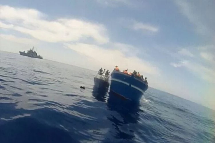 Lampedusa Adası açıklarında göçmen teknesi alabora oldu
