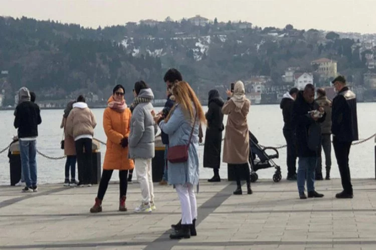 İstanbul'da kısıtlama gününde sahillerde turist akını