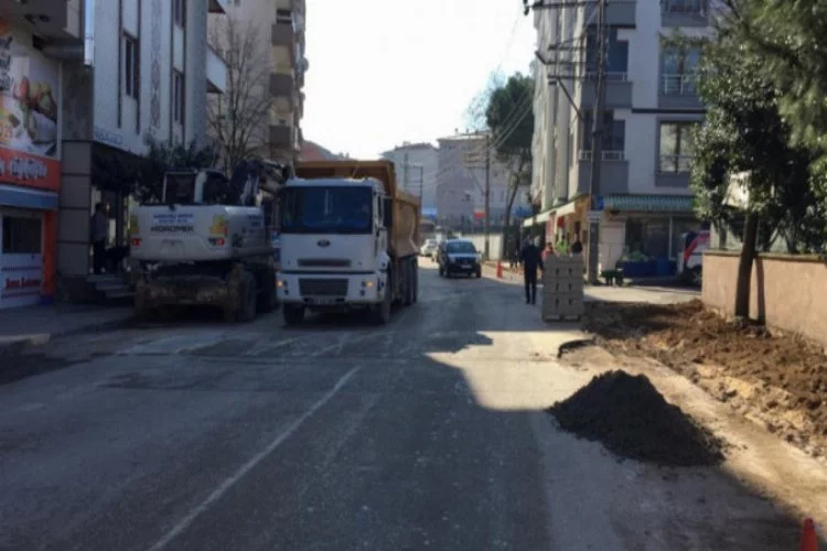 Bursa Orhangazi Arapzade'de kaldırım çalışmaları başladı