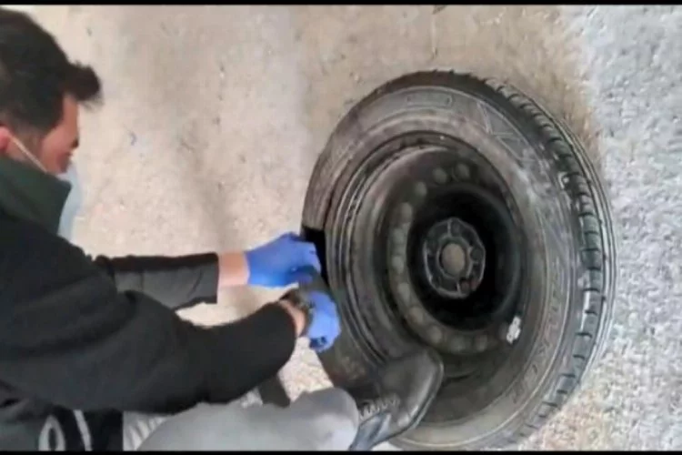 Bursa'da otomobil lastiğinden bir kilo kokain çıktı