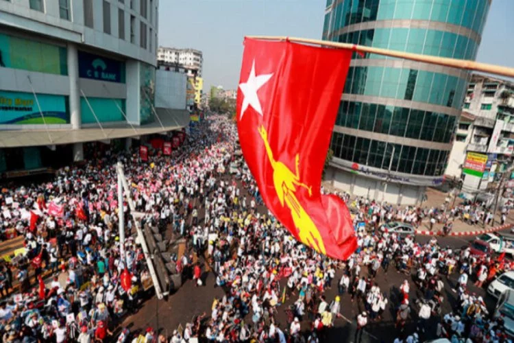 Myanmar'da darbeye karşı dev gösteri düzenlenecek