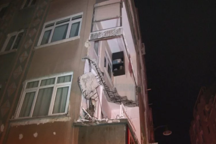 İstanbul'da balkon çöktü