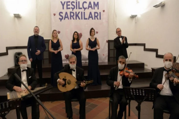 Bursa'da 'Yeşilçam Şarkıları' nostaljik yolculuğa çıkardı