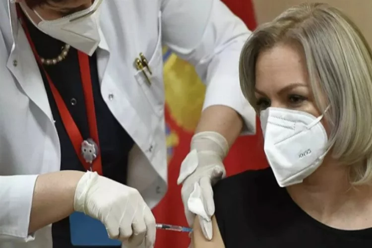Karadağ Sağlık Bakanı, Sputnik V aşısı yaptırdı