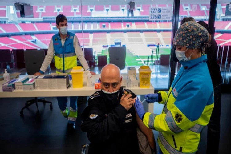 Madrid'de stadyumda koronavirüs aşısı