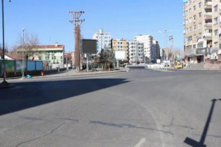 Diyarbakır'ın cadde ve sokaklarında kısıtlama sessizliği