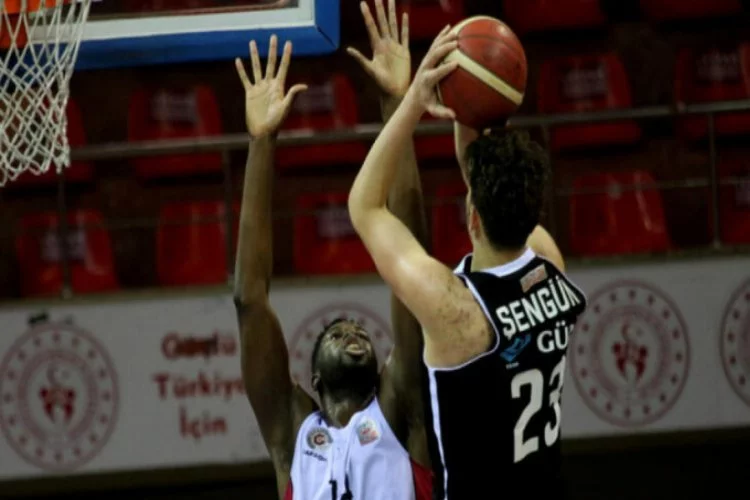 Beşiktaş Icrypex deplasmanda Gaziantep Basketbol'u mağlup etti