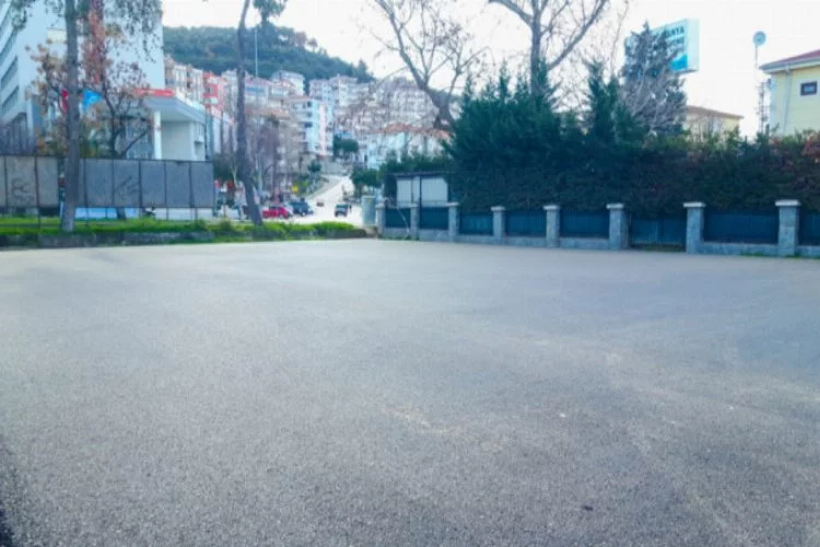Bursa Mudanya basketbol sahası yenileniyor