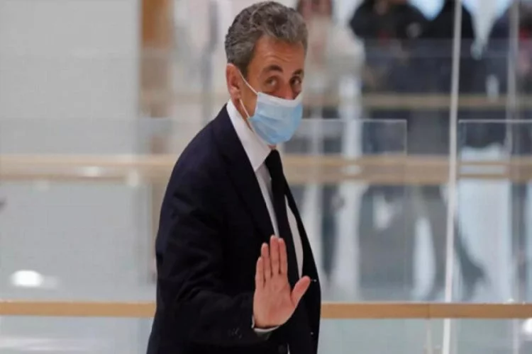 Sarkozy'ye hapis cezası