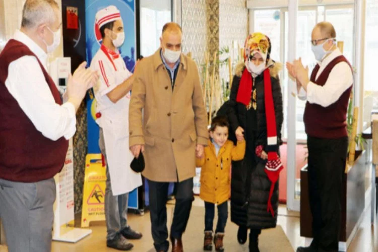 Erzurum'da dönerciye gelen ilk müşteri alkışlarla karşılandı
